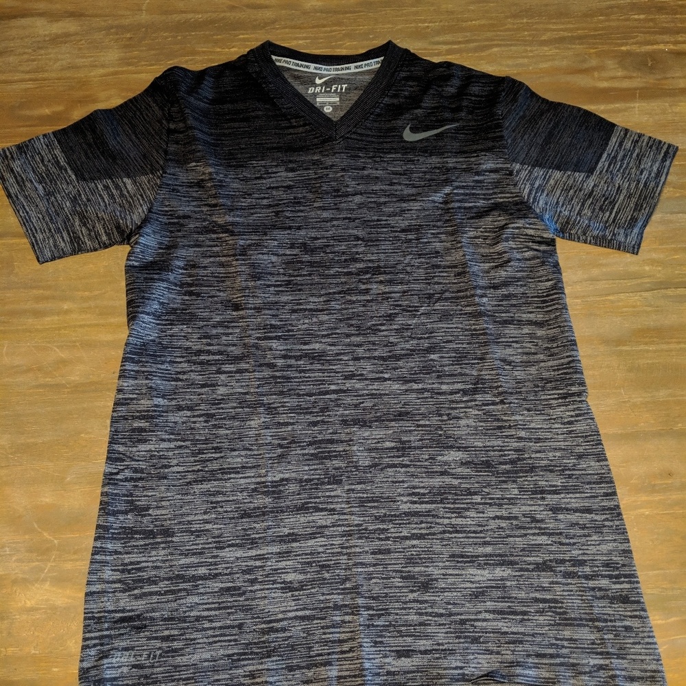 Nike Men's Pro Training Dri-Fit v-neck shirt, Med